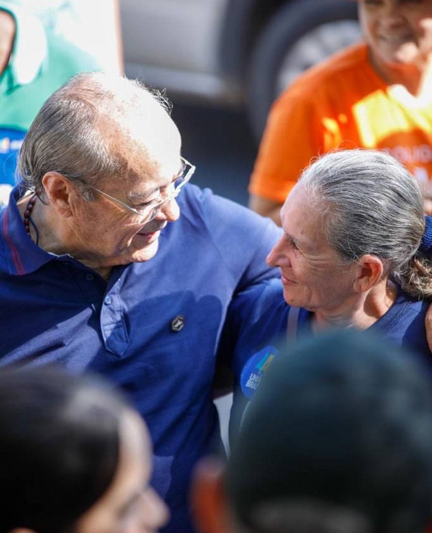 Sílvio e Joel realizam caminhada na zona Sul e conversam com moradores